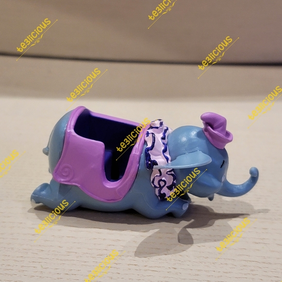 DISNEY PARKS DUMBO FLYING ELEPHANT RIDE MAGNET - Picture 5 of 9